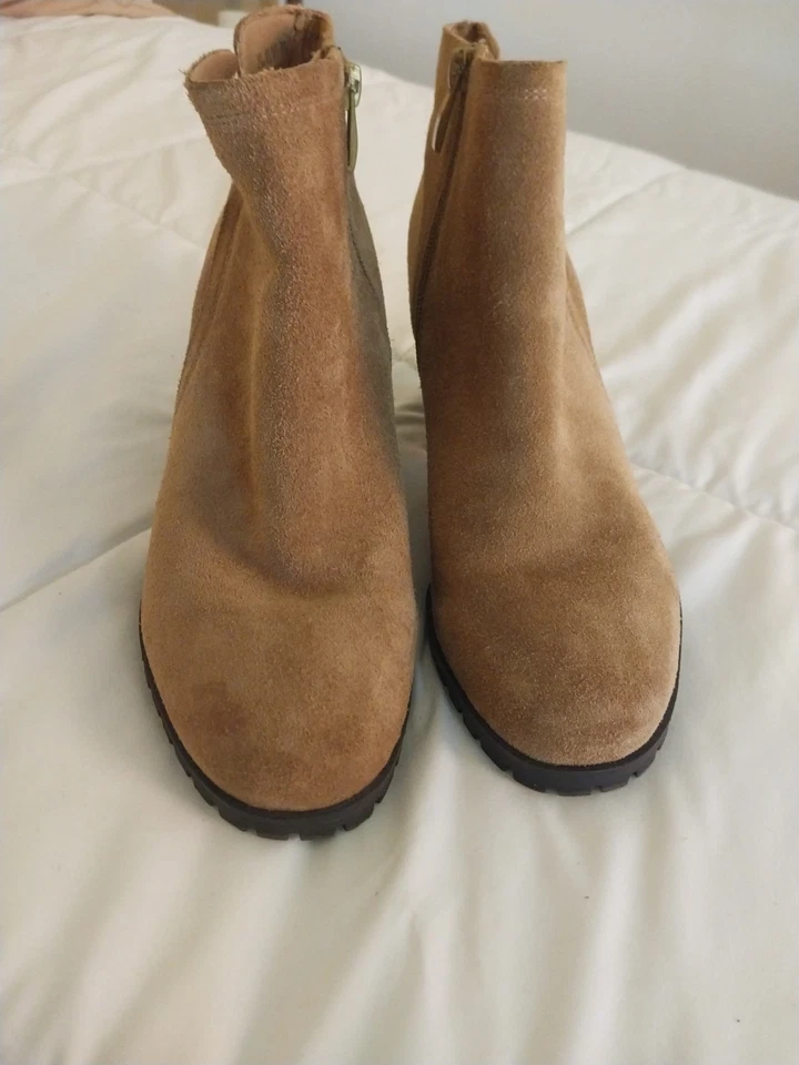 Botines al tobillo FRANCO SARTO Elmont de gamuza camel con tacón 8,5 cremallera lateral Foto 2 de 4