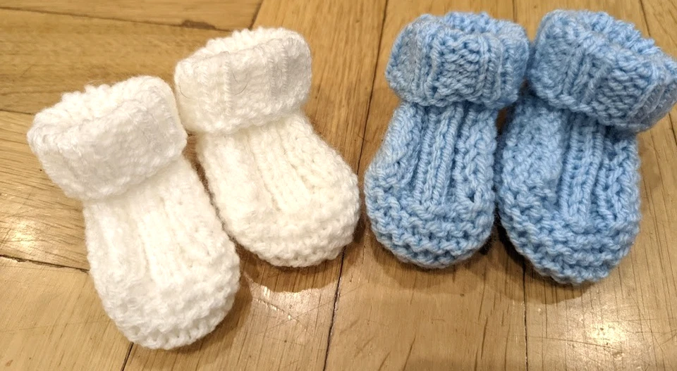 2er Set Babyschuhe Erstlingsschuhe gestrickt  weiß und hellblau 0-3 Monate - Bild 1 von 1