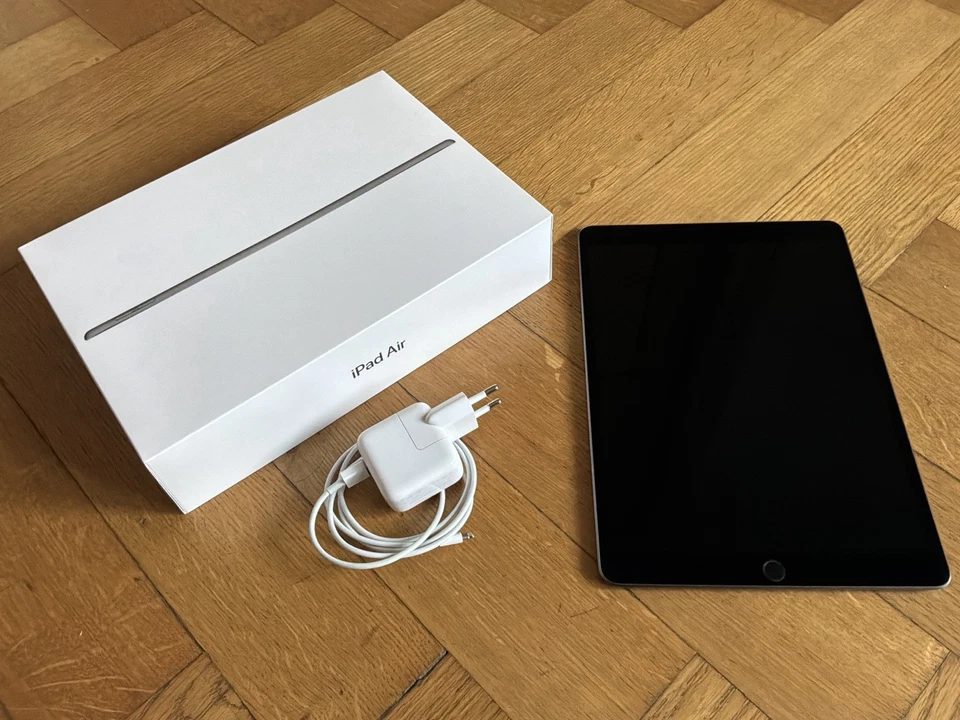 Apple iPad Air (3. Generation) 64GB, WLAN, 26,67 cm (10,5 Zoll) - Space Grau