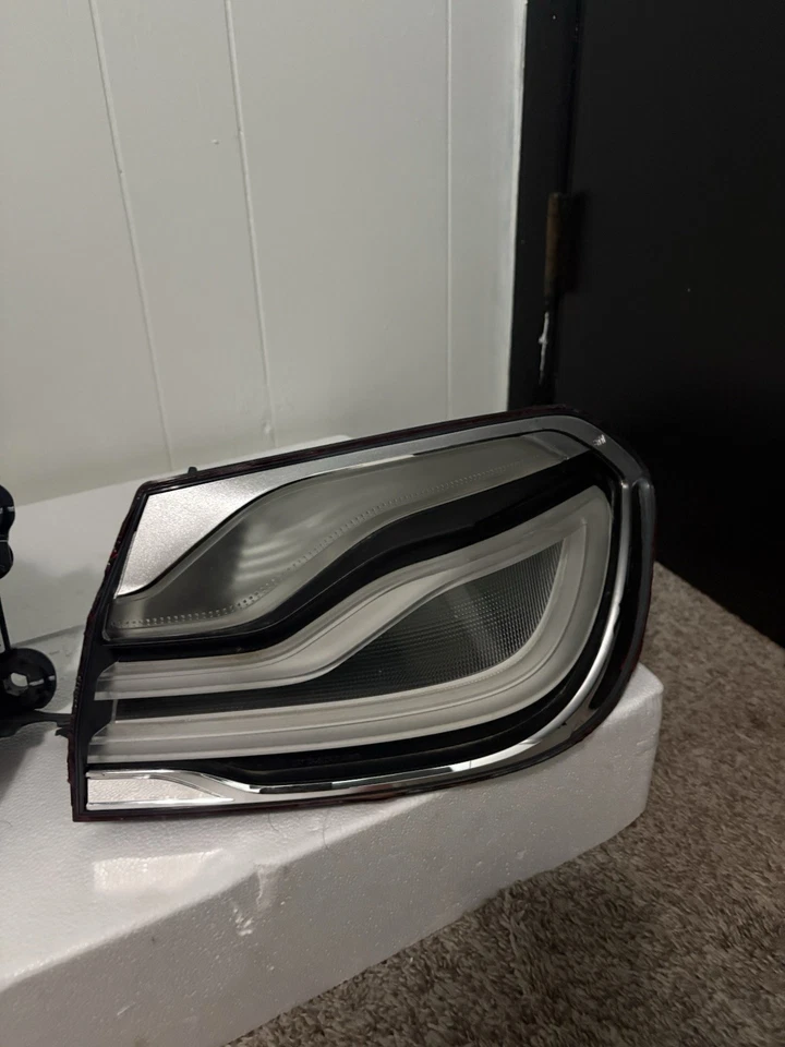 Комплект задних фонарей в сборе для BMW M4 4 серии 2018–2020 годов от оригинального производителя левый правый - Изображение 3 из 4