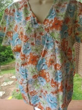 Absolute Brand SCRUB TOP  Size S/M -Lots Of Flowers