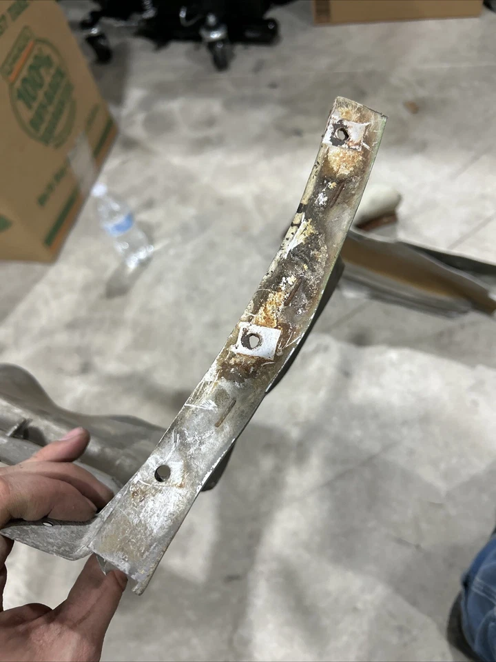 Buick Skylark 1975-1979 relleno de parachoques delantero derecho Foto 2 de 4