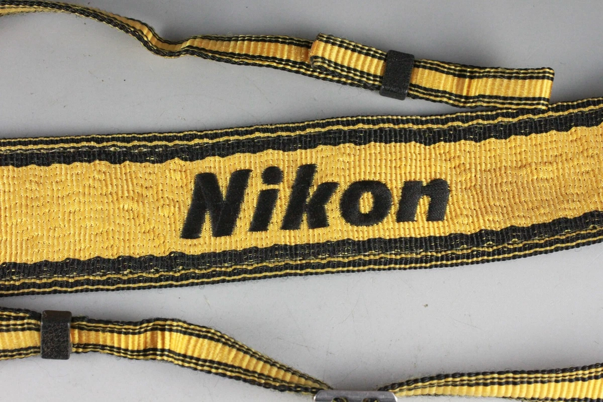 Cinturino Fotocamera Nikon Vintage Rosso E Nero – Rivettatura In Metallo – Usato Dal Giappone
