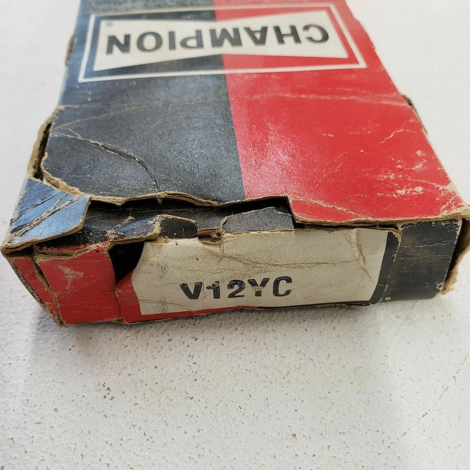 CHAMPION Spark Plugs RV12YC - NOS - 1 vintage box of 8 - Image 4 of 4