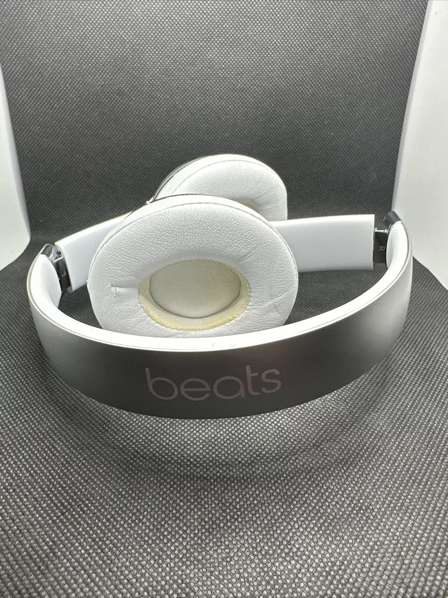 Beats Solo³ Wireless On-Ear Headphones in Special Edition Silver by Dr. Dre  USED