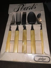 NIB Ginkgo Pearls 20 Piece Service For Four. Pearl Yellow, Pearl Handles New