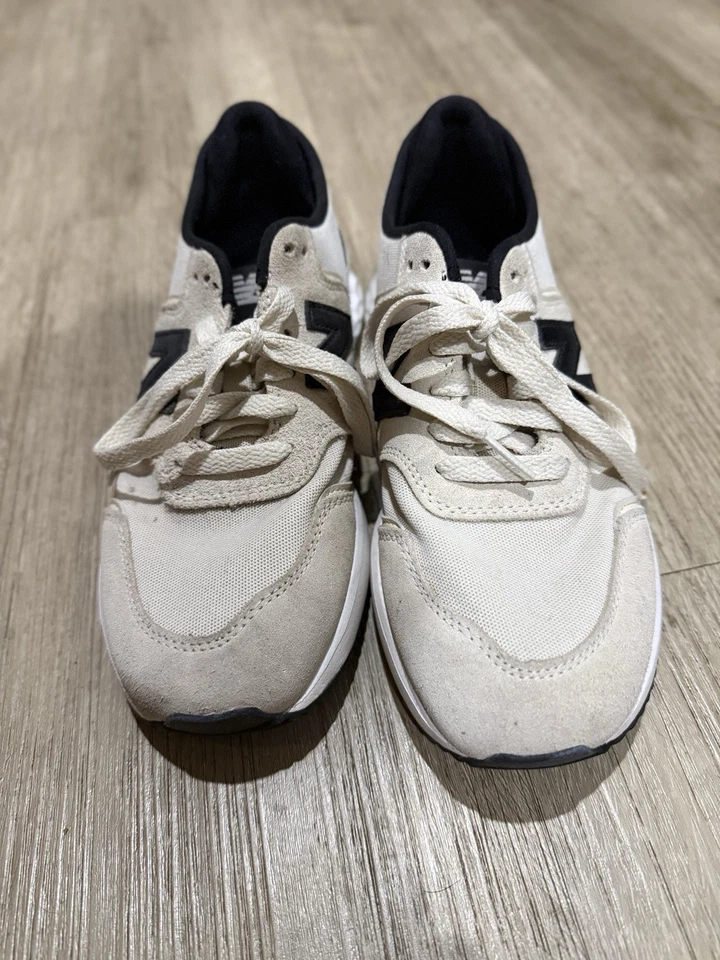 New Balance Black/Tan Women’s Athletic shoe Size 7 - Image 2 of 4