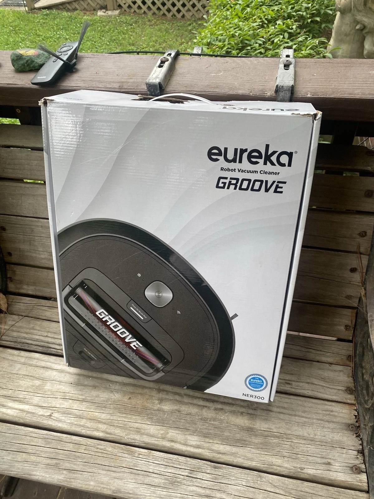 Eureka Groove Robot Vacuum Cleaner