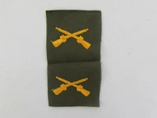 ORIGINAL COLOR INFANTRY BOS INSIGNIA FOR OD POPLIN EXPOSED BUTTON JUNGLE JACKET