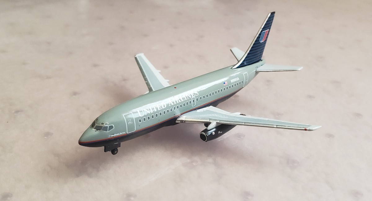 AeroClassics Boeing 737-200 United Airlines N998UA Battleship Grey