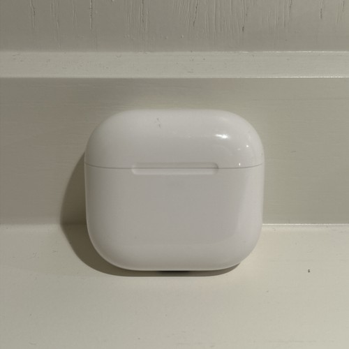 Original Zubehör Hersteller Apple AirPods 4 Ladecase (ohne ANC) -- A3058 (ohne AirPods) - Gut