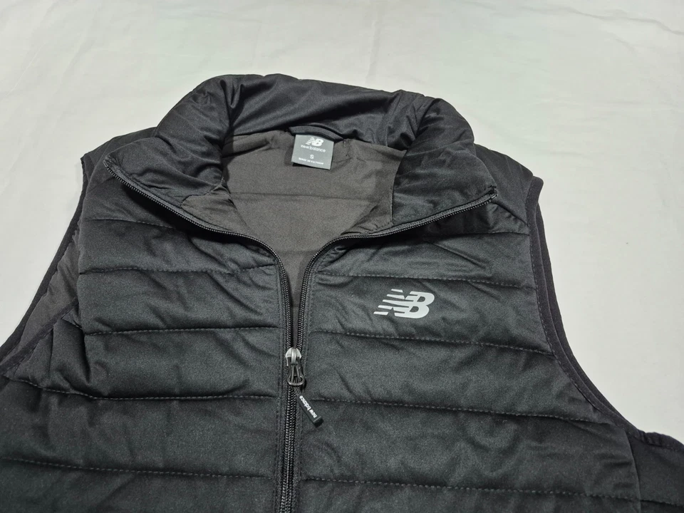 Chaleco New Balance Puffer Tech Para Hombre Acolchado Ajuste Cómodo Cremallera Completa Resistente al Agua Foto 4 de 4