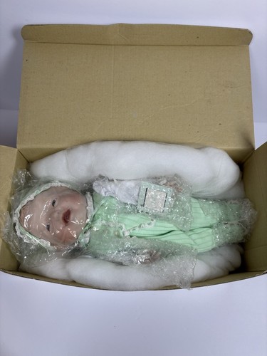 Puppe "LILY" aus der Yolanda Bellos "Heaven Scent Babies" Collection mit Box - Bild 6 von 19