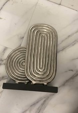 modern aesthetic center piece