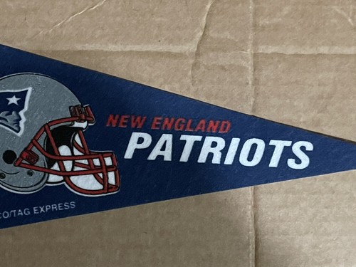 New England Patriots mini football pennant 9 x 4" - Picture 1 of 5