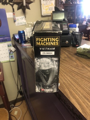 Corgi 2003 Fighting Machines Tour of Duty Vietnam Diecast CS 90024 (MIB) - Picture 4 of 5