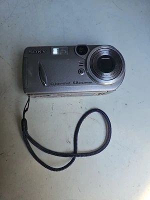 Sony Cyber-shot DSC-P92 Digital Cameras 5-6.9 MP Maximum