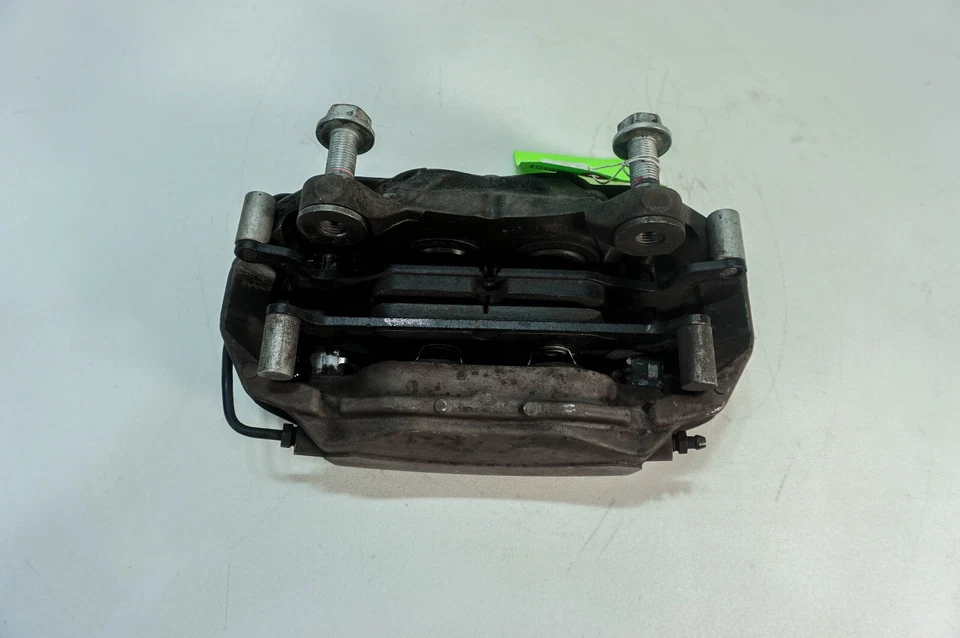 Pinza de freno delantera izquierda lado conductor Audi A4 Premium Plus 17-19 OEM 8W05B 5071 Foto 3 de 4