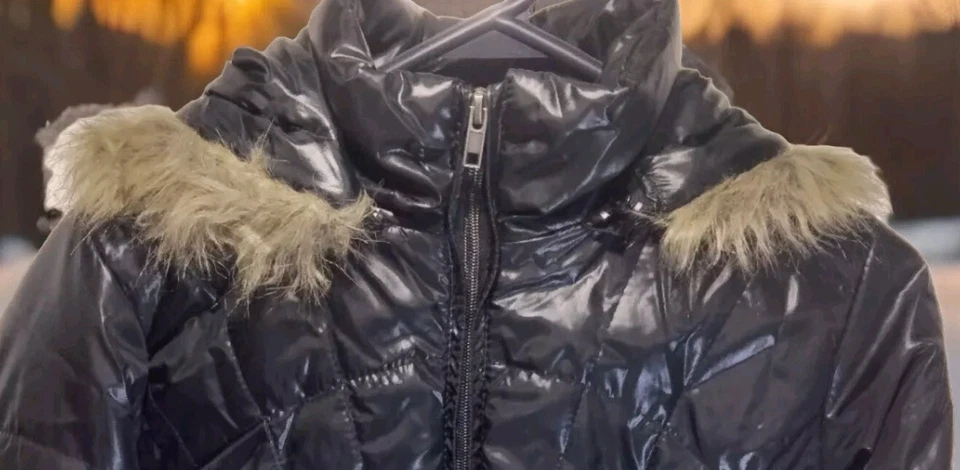 Chaqueta acolchada para mujer American Rag Cie ribete de piel sintética talla S Foto 3 de 4