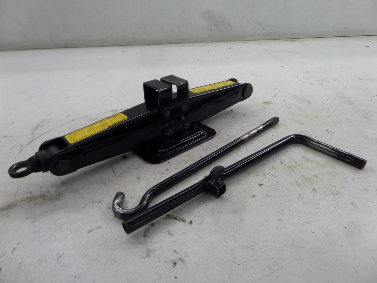 Toyota Celsior RHD JDM Car Jack Tool Kit XF30 01-06 OEM | eBay