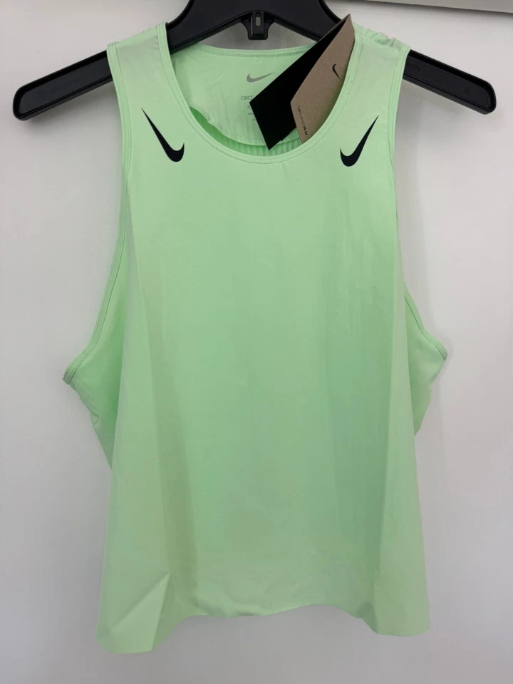 Camiseta sin mangas recortada para correr Nike AeroSwift Dri-FIT ADV para mujer FN2713 376 (mediana) Foto 2 de 4