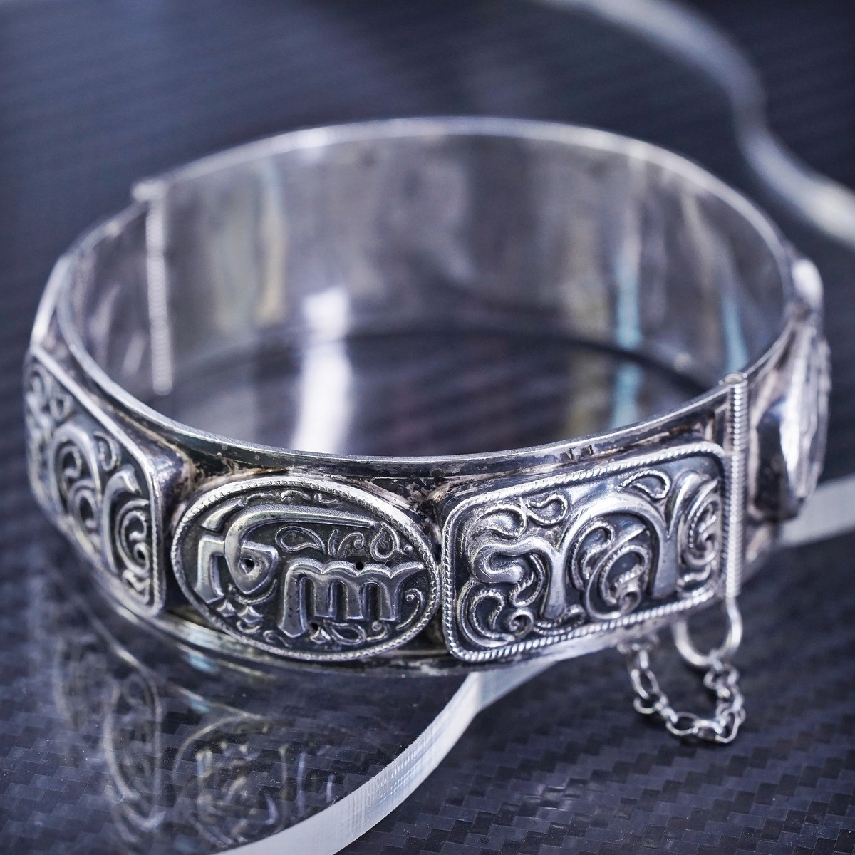 7”, vintage sterling silver 925 Hebrew letter hinged bangle, wide 