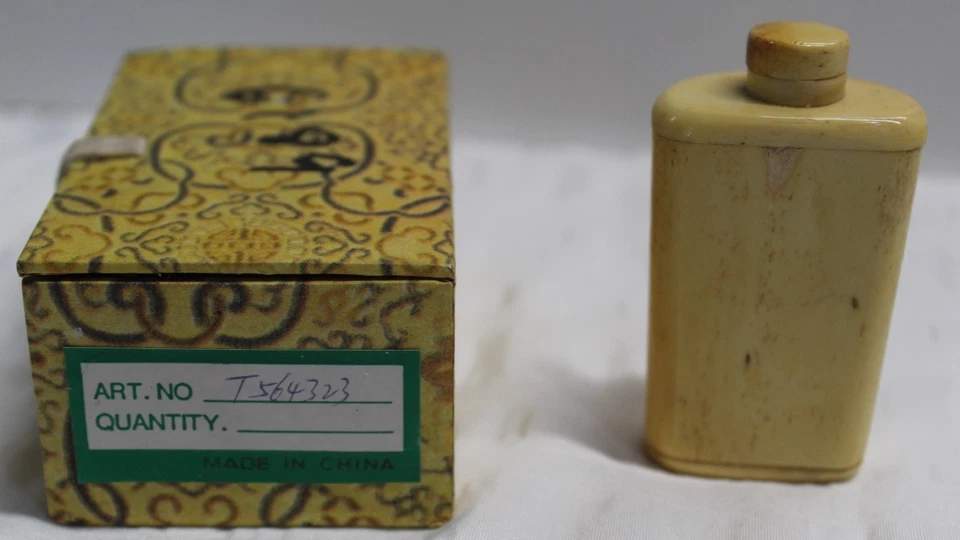 Vintage Etched Glossy Bovine Bone Asian Chinese Outdoor Scene Snuff Bottle w/Box - Image 4 of 4