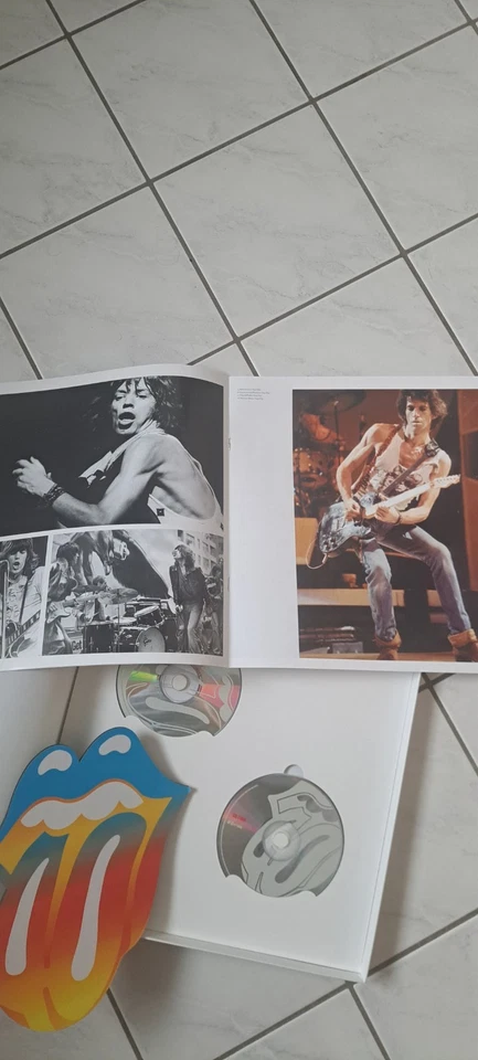 The Rolling Stones "Forty Licks" 2-CD - Box + Bildband + Mousepad (Zungenform) - Bild 4 von 4