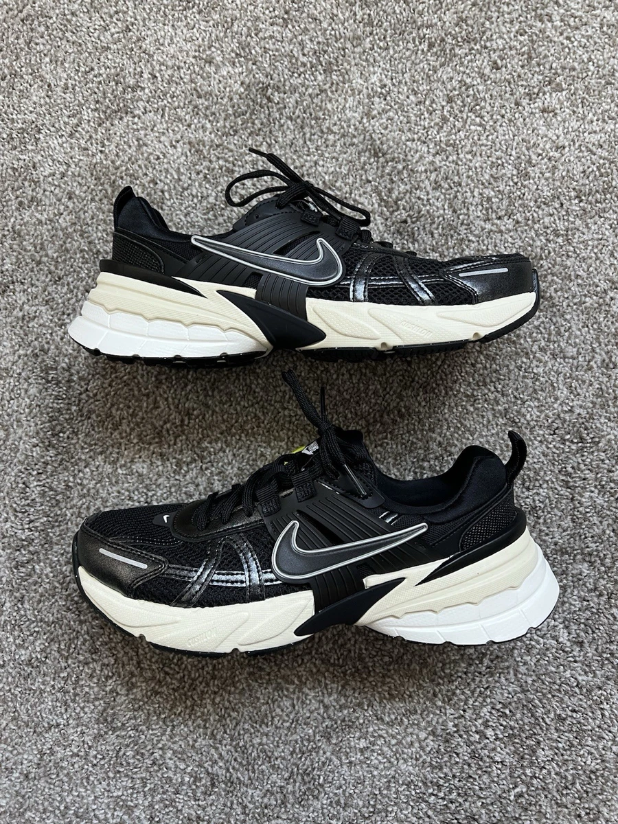 Nike V2K Run Black Metallic Silver Sneaker FD0736-012 Size 8.5