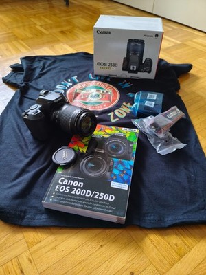 WIE NEU!!! Canon EOS 250 D 24.1MP Spiegelreflexkamera KIT - EF-S USM 55-200mm