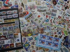 (LOT-VRAC 620 ) 1000 très beaux timbres de RUSSIE à trier (photo dans le texte)