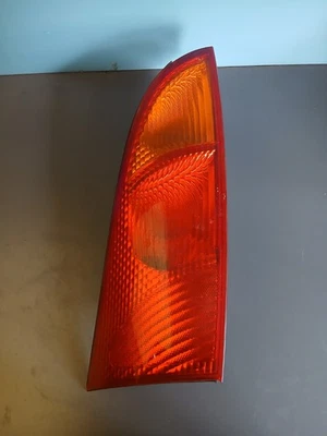 Ford Focus 1 / Feux arrière Droit (passager) / 1m5113404 - Photo 1/3