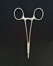 Affinity V. Mueller SA2702 Curved Mosquito Clamp 5" Halsted Serrated