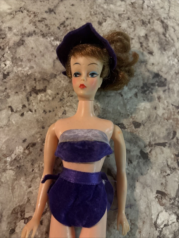 Muñeca Mitzi 1960 Ideal Toy Corp Muñeca Barbie Clon Cabello Castaño Rojizo Conjunto LEER Foto 2 de 4