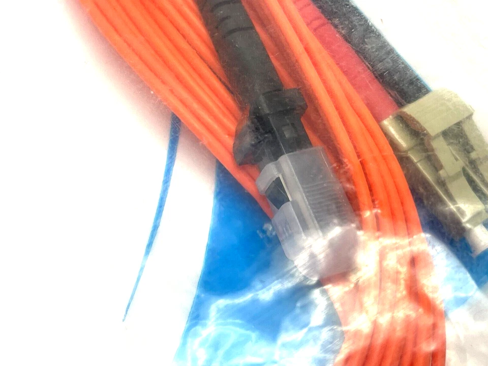 C2G 33185 Duplex Multimode PVC Fiber Optic Cable 8m Length - Image 4 of 4