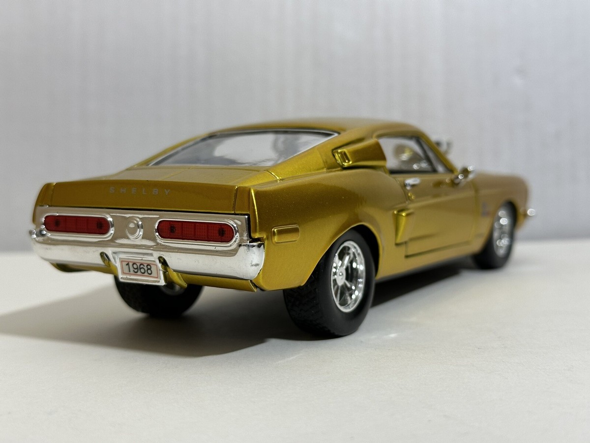 1/18 シェルビー SHELBY GT-500KR Amazon | Shelby Collectibles 1/18 GT500KR 2008年 Black COBRA