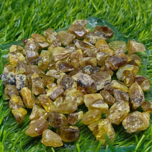 Lotto Pietre Preziose Sfene Naturale 295 Carati Totale Pezzi 80 Media 3,7 - Foto 2 di 4