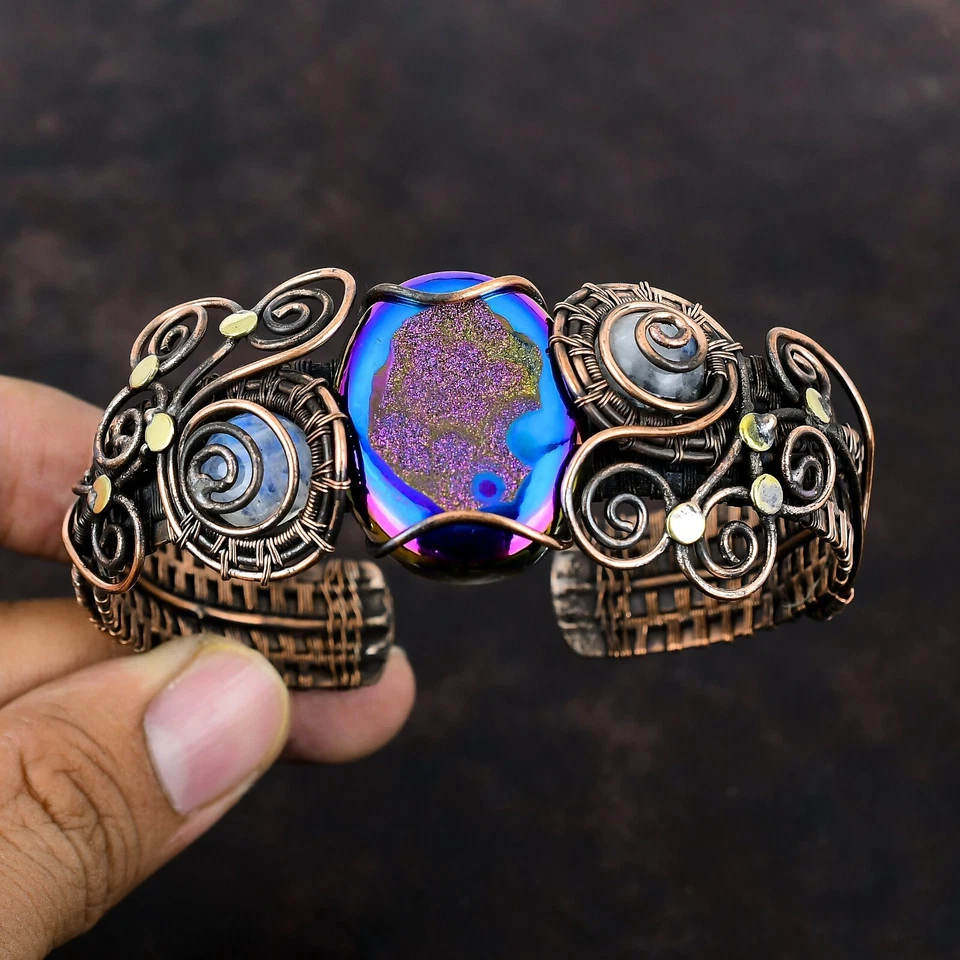 Brazalete envuelto en alambre de piedra lunar arco iris piedras preciosas druzy de titanio ovalado de cobre Foto 3 de 4