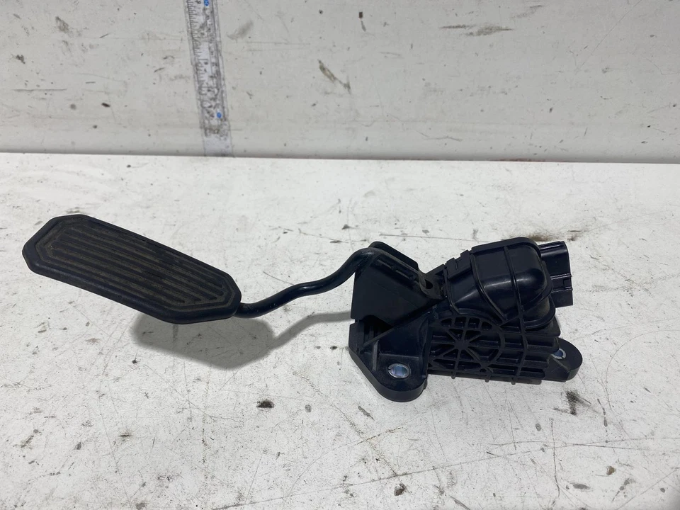 Toyota Prius Accelerator Pedal NHW20 10/2003-05/2009 - image 4 of 4