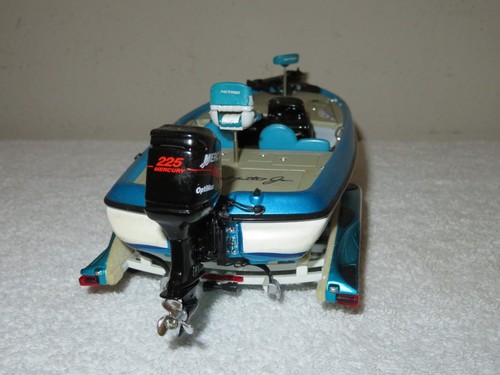 DALE EARNHARDT JR. #8 OREO/RITZ 2004 CASTAWAY NITRO BOAT & TRAILER 1:24 HQ ITEM - Picture 14 of 23