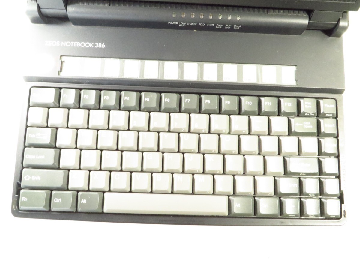 VINTAGE ZEOS NOTEBOOK 386 LAPTOP, Model: S99102-000, Powers On
