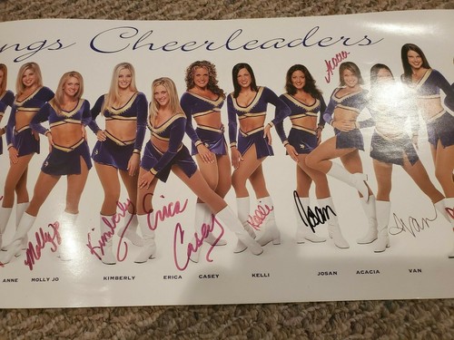 Póster de equipo autografiado vintage de las porristas de los Minnesota Vikings 2002 8,5""x39"" WOW - Imagen 4 de 5