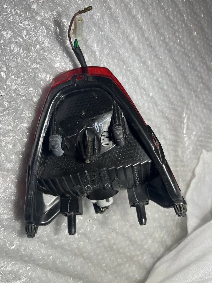 Honda CBR300R 2015-2019 OEM CONJUNTO DE LUCES TRASERAS CON BOMBILLA. BUEN ESTADO Foto 4 de 4