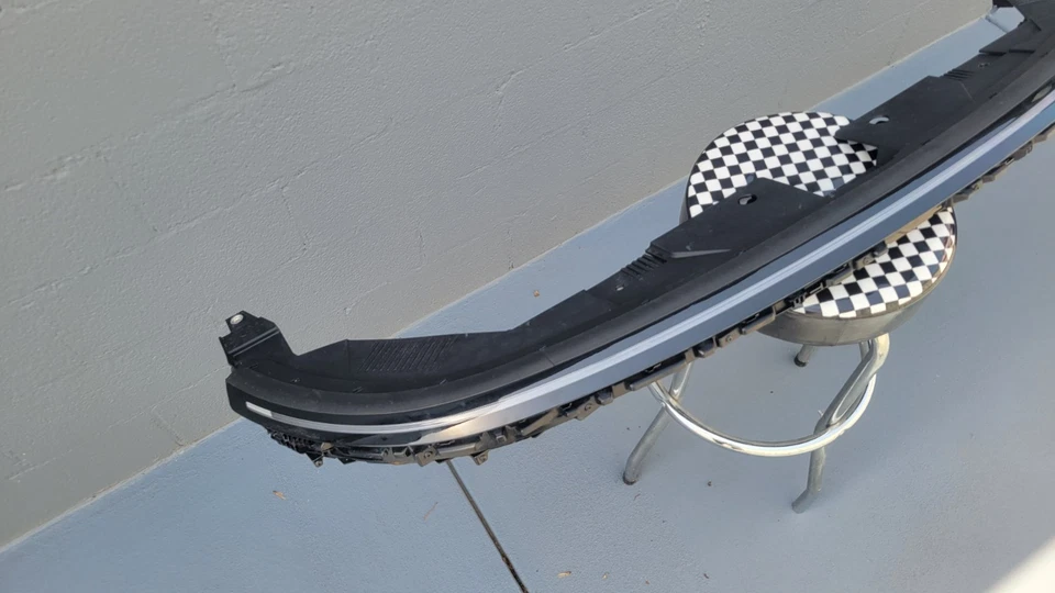 OEM Hyundai 2024-2025 Kona center Day time running lamp 92209BE000 Foto 3 de 4