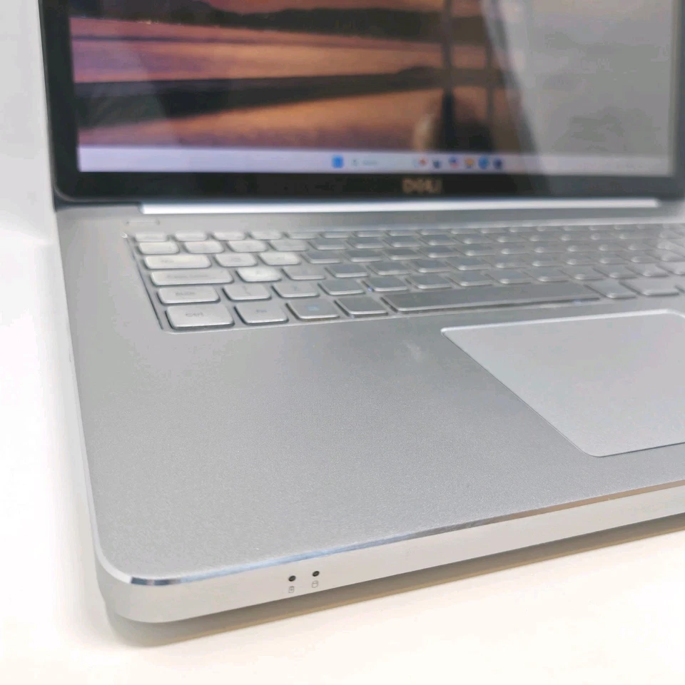 Dell Inspiron 17 7737 i5 8GB 500GB HD 17.3" Touchscreen Aluminium Laptop GeForce - Image 2 of 4