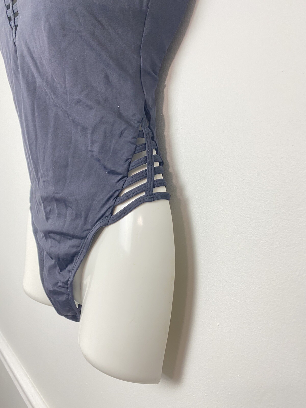 La Blanca Swimsuit 6 black one piece Cut Out Strappy … Gem