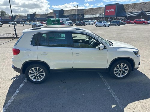 VW TIGUAN2.0 TDI BLUEMOTION TECH SE 5DR 2WD - Picture 2 of 20