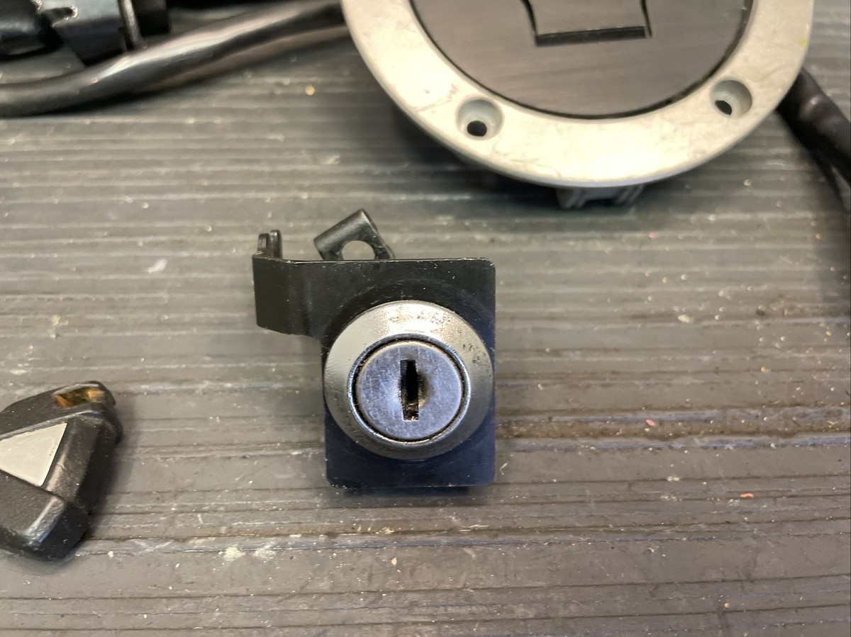 fumikeko　0913 Amazon.com: Fuel Pump Cut-Off Switch Connector Compatible