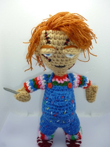 Chucky muñeco diabolico amigurumi de 28 cm de altura hecho a mano - Imagen 2 de 4