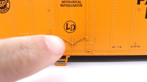 Athearn HO 50 FT Pacific Fruit Express PFE Plug Door Reefer Train Kit 1627 2of4 - Picture 7 of 15